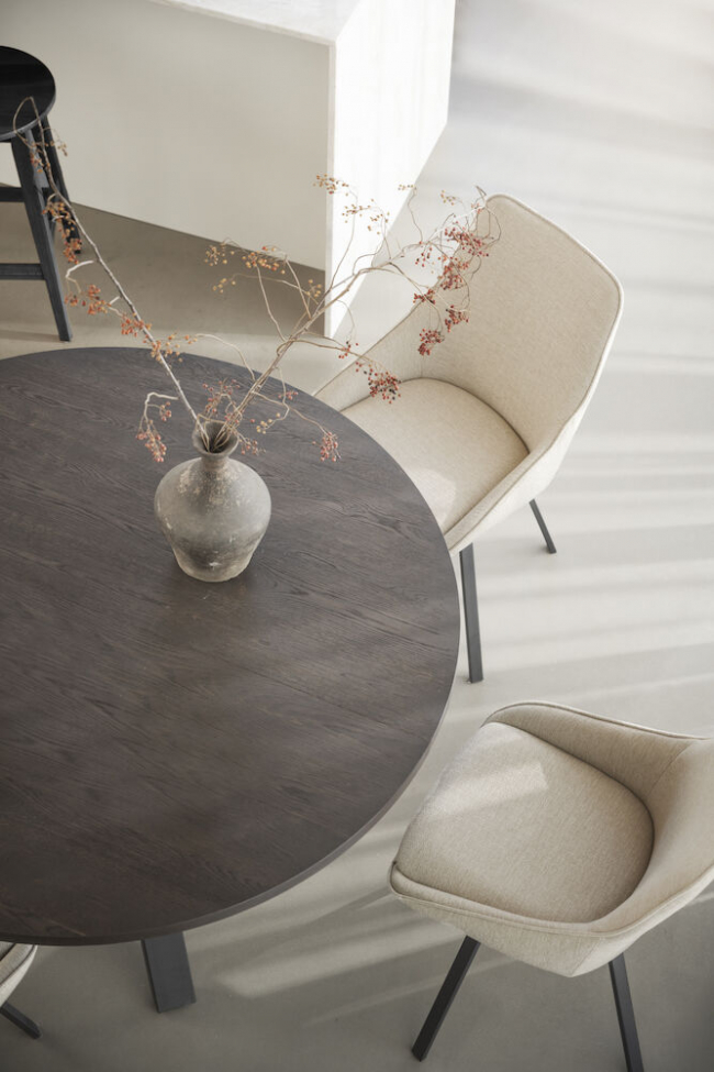 Spisebord 'Maddock' Rund 135cm - Mørk eg