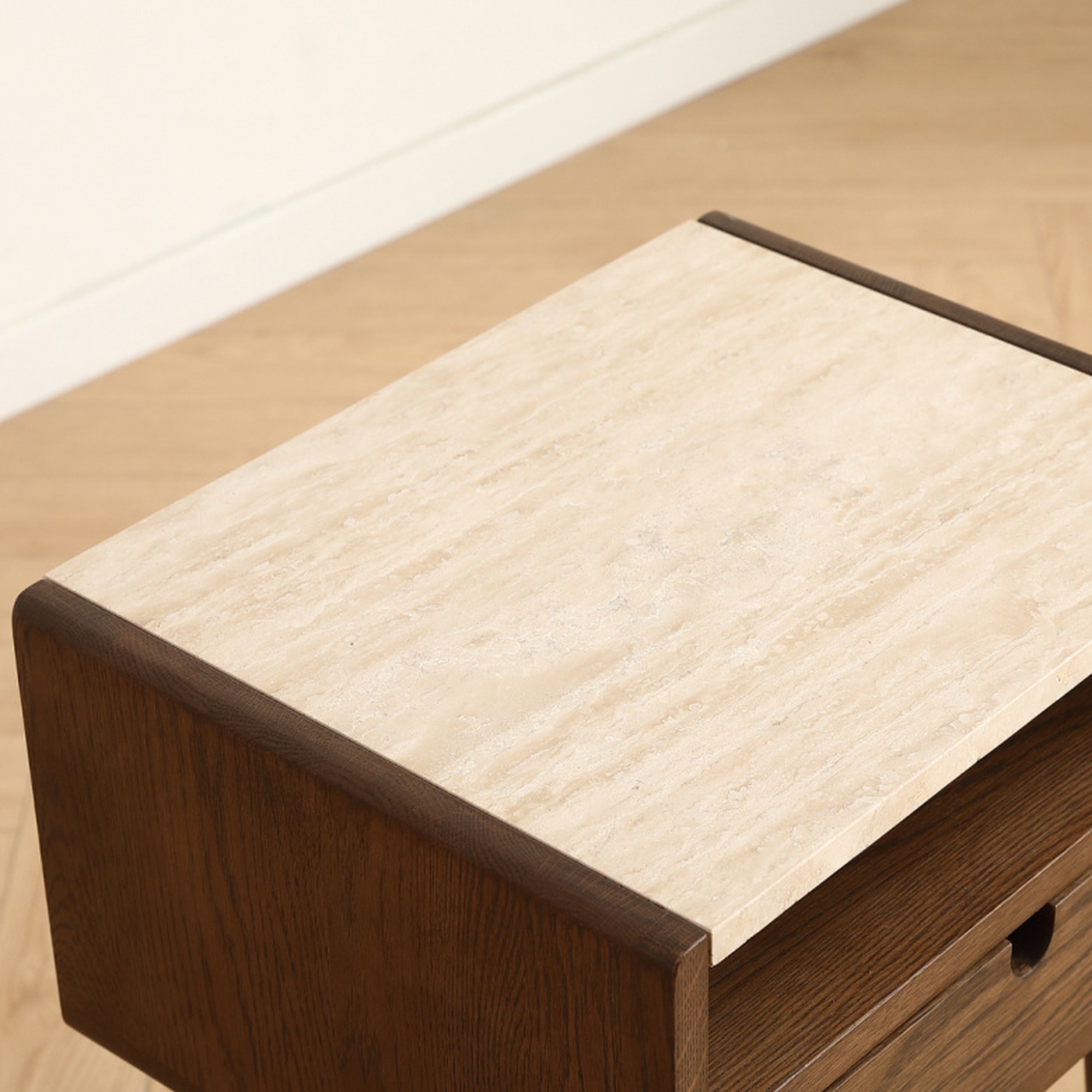 Sidebord 'Sapri' 45x60cm - Valnød/Travertin